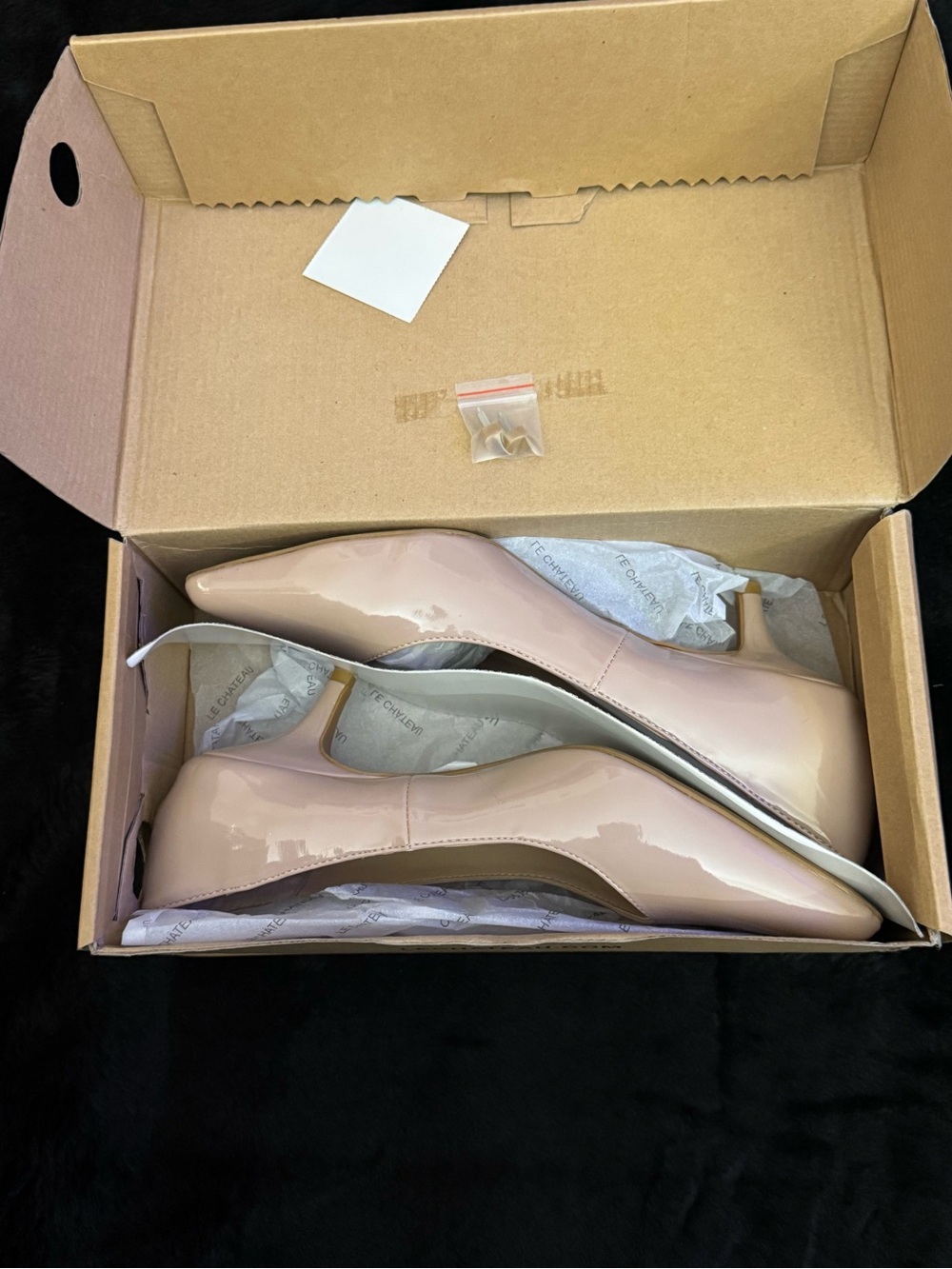 le chateau brand new Nude Blush Patent ,Pointed Toe heels - Picture 9 of 13